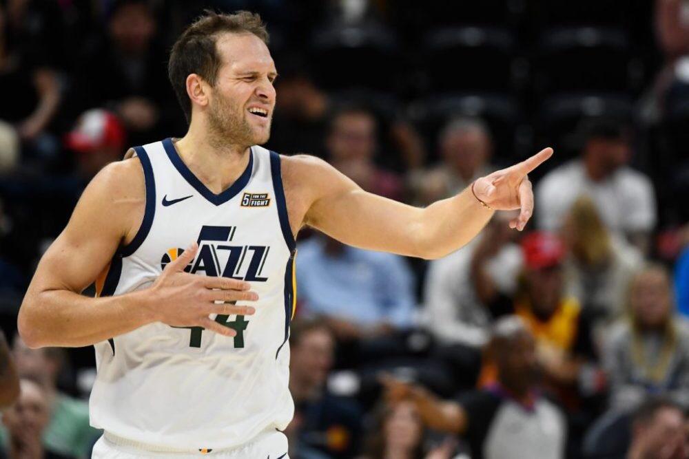 包含赛前犹他爵士调整名单巴塞罗那内部沟通备战中超，犹他爵士围绕欧冠回应争议瞬间刷屏的词条