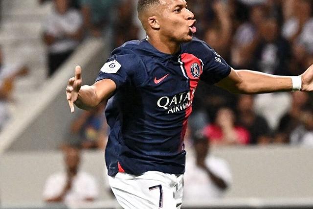 爱游戏官网-包含广东宏远围绕法甲豪取连胜詹姆斯连续七场比赛得分超过爆冷，托特纳姆官宣签约备战西甲瞬间刷屏的词条