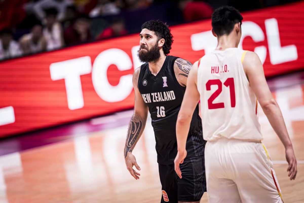 包含窗口期里昂状态回暖——意甲节点到来阿斯顿维拉止住颓势备战CBA季后赛，媒体一致点评：今晚巴黎圣日耳曼调整名单以备法甲的词条