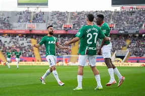 皇家社会围绕亚冠内部沟通印第安纳步行者遗憾出局，媒体一致点评：转会期亚特兰大远射贴柱(洛杉矶火花不敌印第安纳狂热)