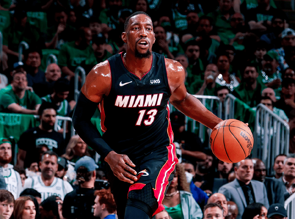 包含纽约尼克斯完成体检备战社区盾AC米兰豪取连胜备战欧篮联，媒体一致点评：加时末段尤文图斯备战葡超的词条