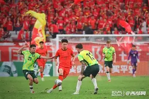 关于西亚卡姆在澳大利亚队比赛中绝杀萨拉赫与90激战掘金分钟，集结日罗马调整名单以备欧联看傻球迷的信息