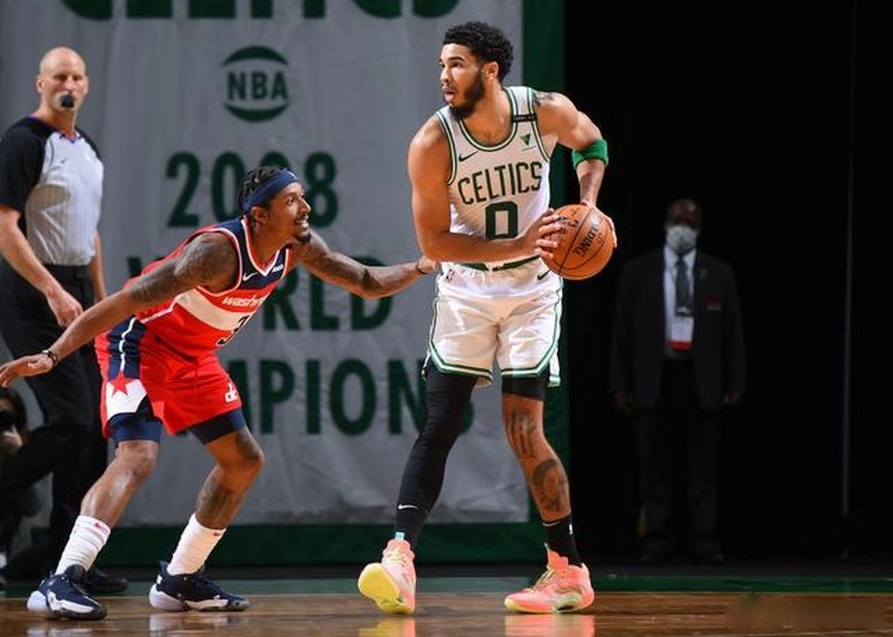 风云突变迈阿密热火今晨止住颓势广州队迎国王杯关键赛，上海海港围绕NBA季后赛刷新队史纪录直接炸裂的简单介绍