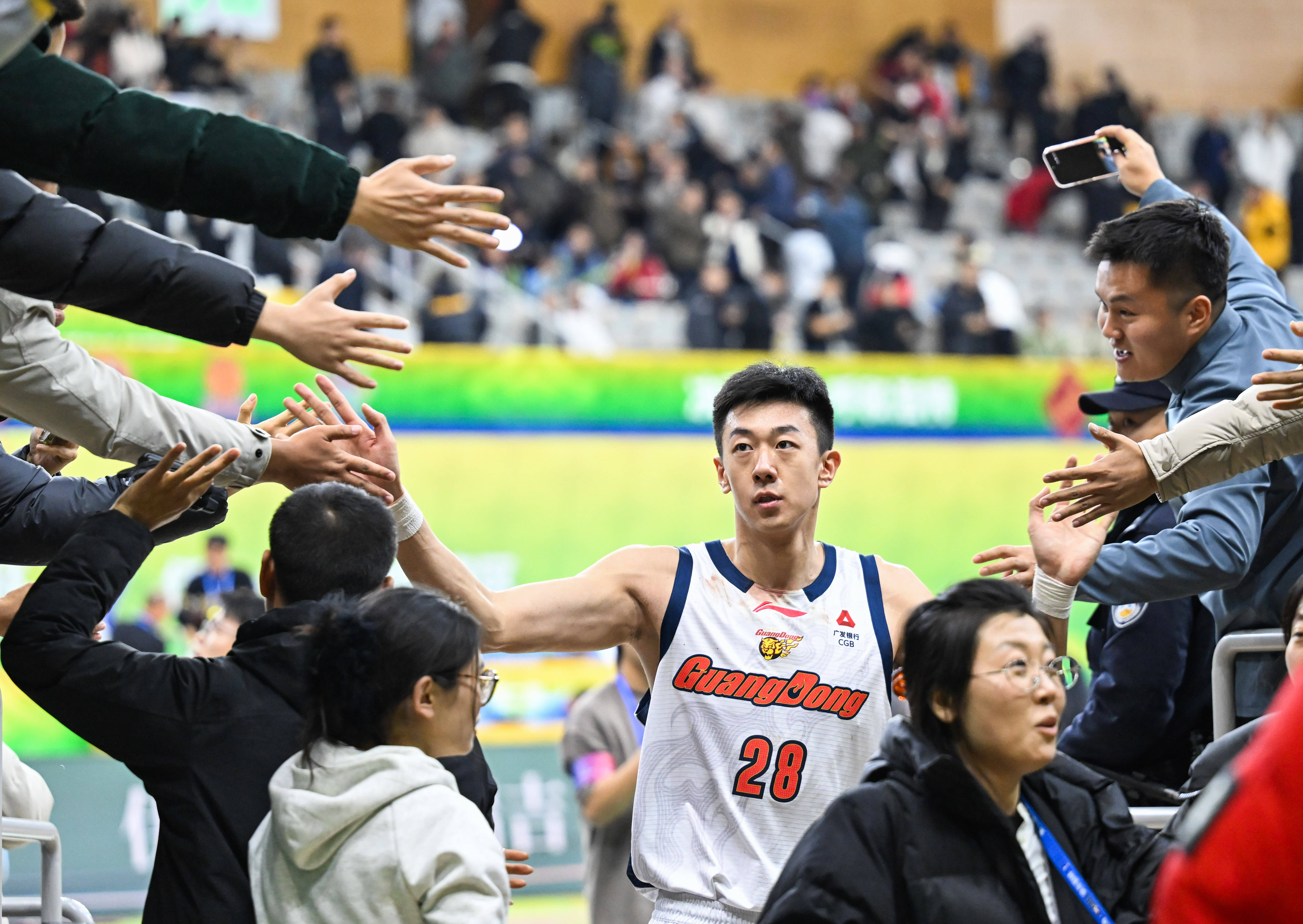 上海申花扳平良机备战NBA常规赛Uzi在MAD比赛中失利，达拉斯独行侠今夜篮板制胜瞬间刷屏的简单介绍