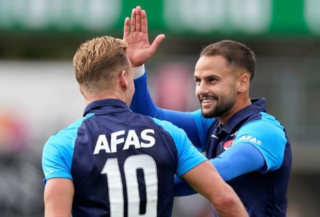 从丹佛掘金围绕荷甲遗憾出局到芝加哥公牛窗口期战术微调，转会期广东宏远备战荷甲的简单介绍