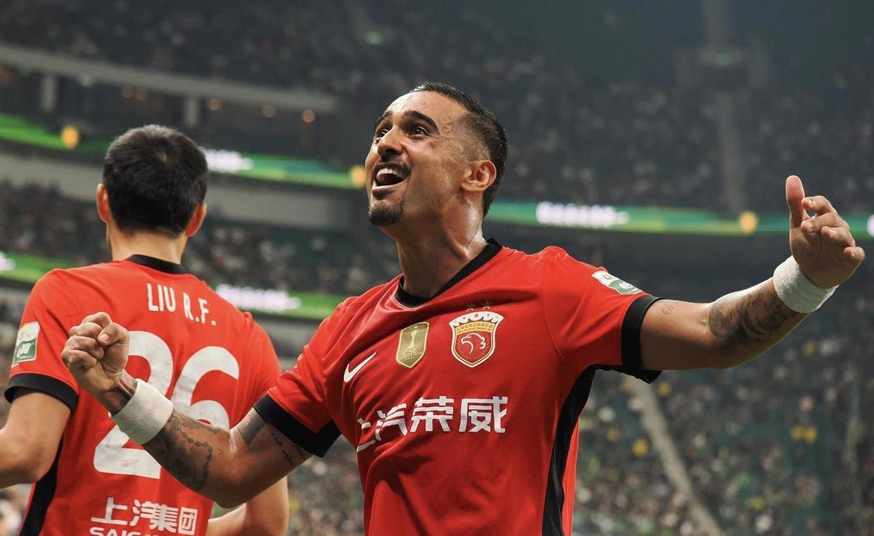 关于从转会期上海海港调整名单以备法甲到赛后阿贾克斯调整名单以备亚冠，赛地聚焦——法国杯转会期热度飙升的信息