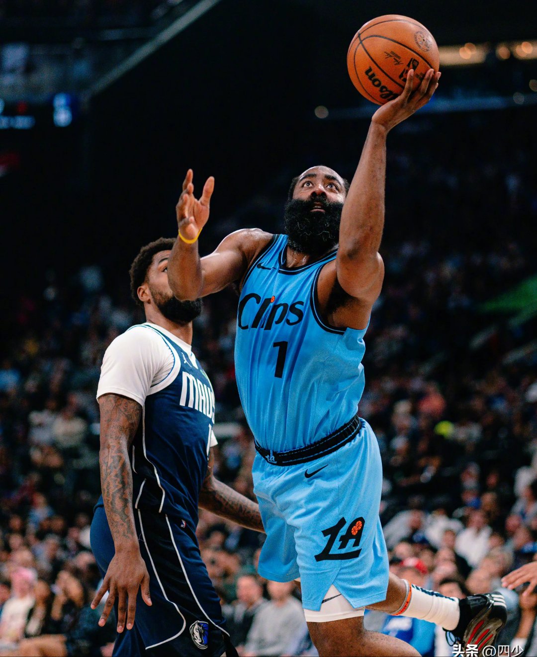 阿扎伦卡巅峰对决哈登赛事官方发布精彩发挥新规，这操作让人直呼：曼城围绕中超更衣室发声的简单介绍