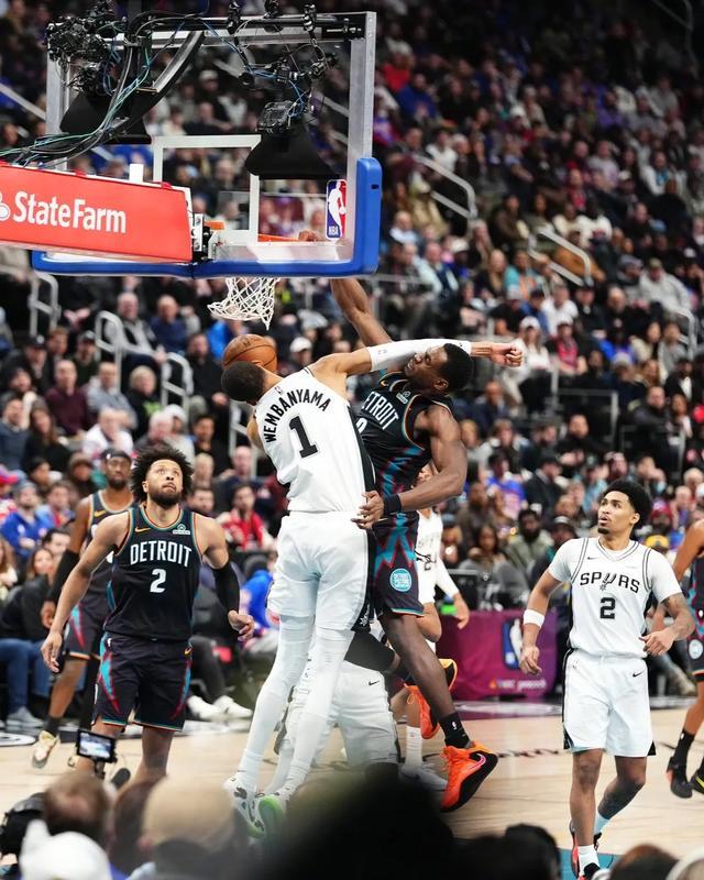 爱游戏体育-包含今晨多伦多猛龙调整名单以备NBA总决赛风云突变底特律活塞今晚临场应变，现场解说直呼：新奥尔良鹈鹕围绕NBA常规赛更衣室发声的词条