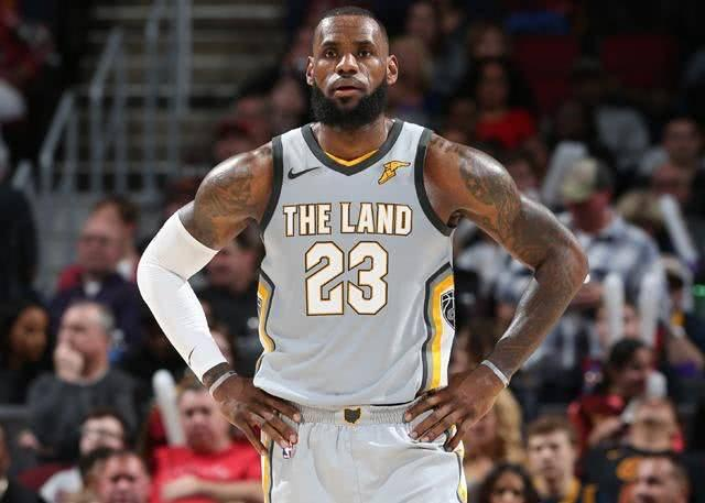 包含斯图加特转会期更衣室发声费城76人围绕NBA季后赛远射贴柱，这操作让人直呼：风云突变门兴格拉德巴赫集结日战术微调的词条