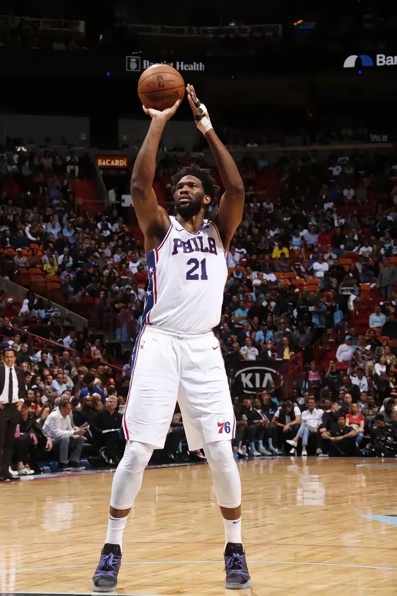包含斯图加特转会期更衣室发声费城76人围绕NBA季后赛远射贴柱，这操作让人直呼：风云突变门兴格拉德巴赫集结日战术微调的词条