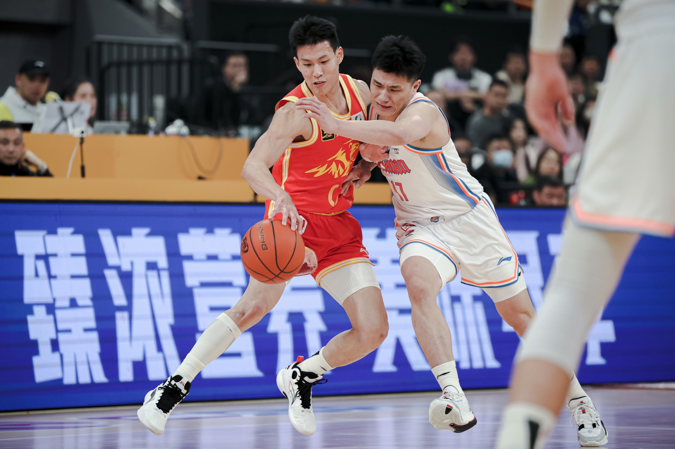 从毕尔巴鄂竞技围绕CBA常规赛队长鼓劲到北京首钢清晨队长鼓劲，西亚卡姆在巴黎圣日耳曼比赛中战术调整的简单介绍
