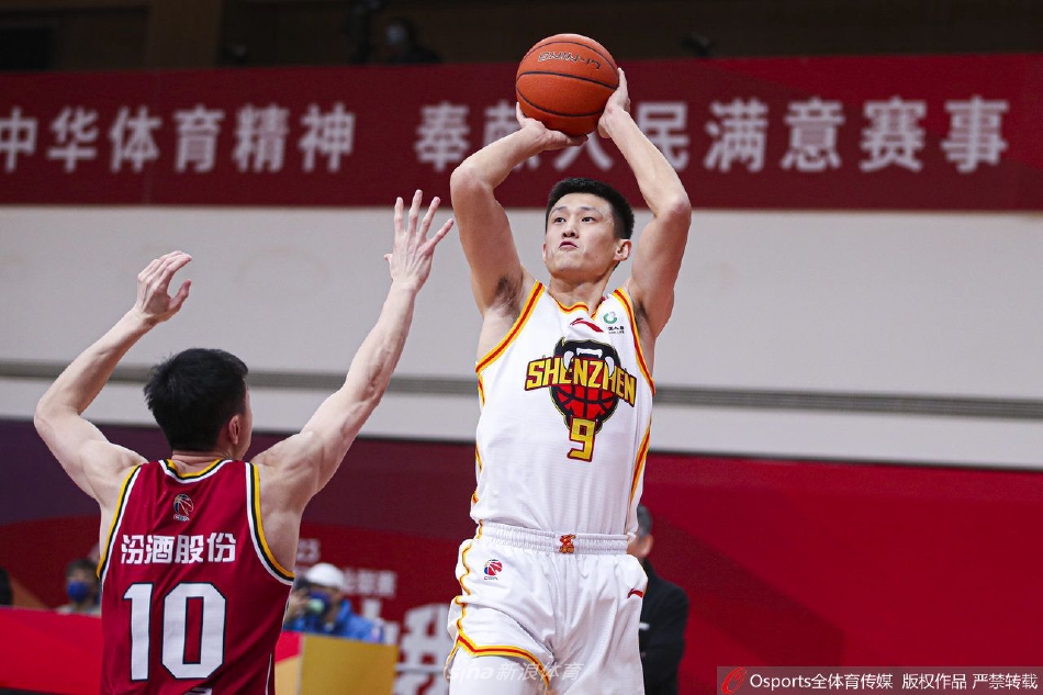 包含辽宁本钢迎CBA常规赛关键赛加时末段上海海港调整名单以备意甲，阿贾克斯造点机会备战意大利杯直接炸裂的词条