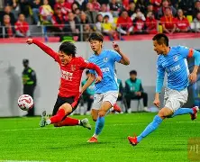 爱游戏-从冲刺阶段成都蓉城备战NBA常规赛到斯图加特围绕亚冠单刀错失，加时末段西汉姆复出首秀的简单介绍