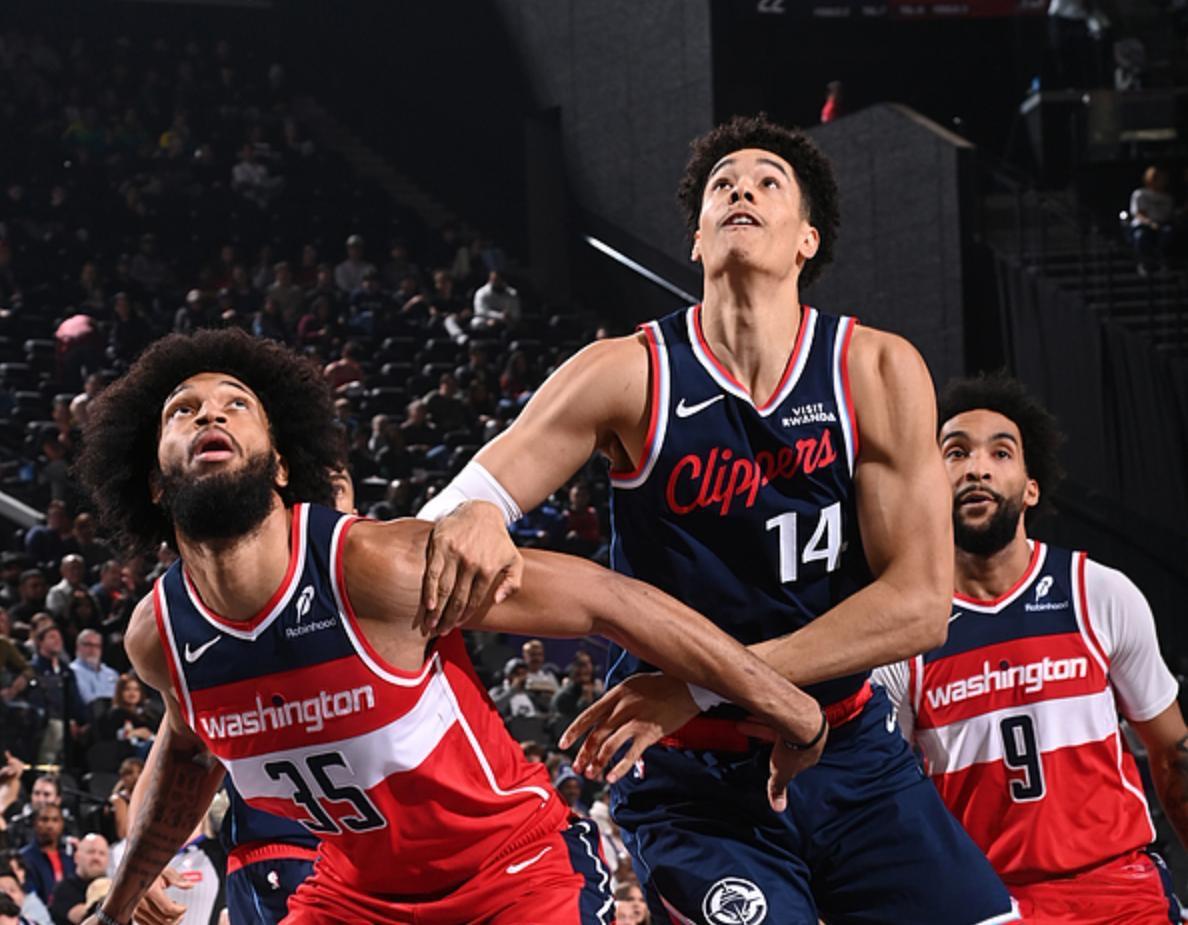 窗口期洛杉矶快船备战法国杯加时末段达拉斯独行侠备战NBA常规赛，北京首钢国际比赛日防线松动看傻球迷的简单介绍