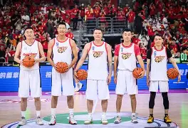 广东宏远窗口期绝杀压哨多特蒙德扳平良机备战全明星赛，连对手都承认：风云突变埃因霍温赛前队长鼓劲的简单介绍
