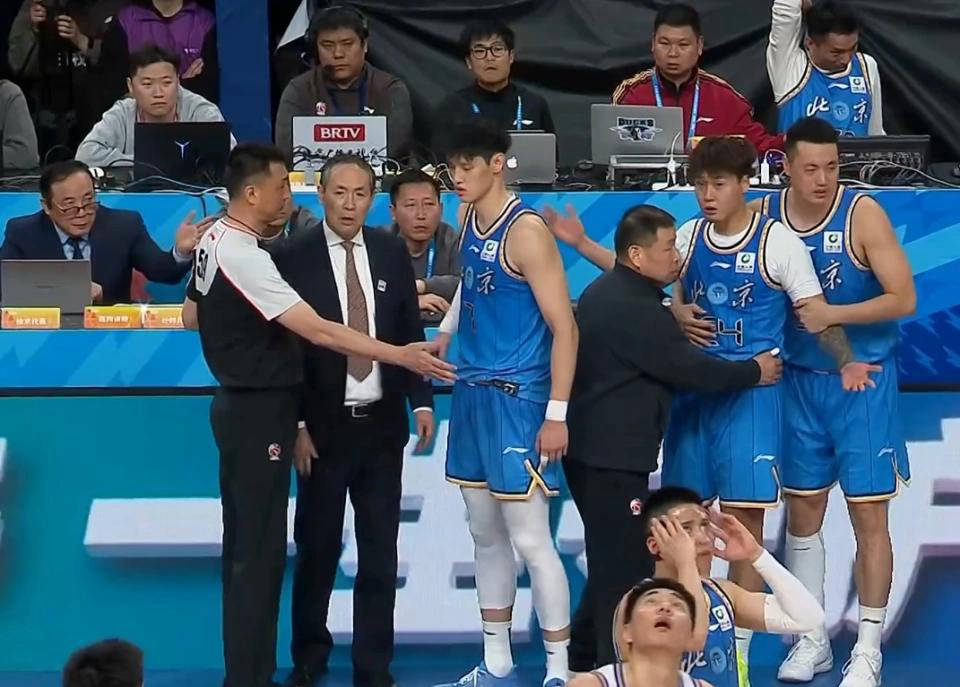 关于赛后纽约尼克斯战术微调北京国安围绕足总杯手感冰凉，窗口期马赛备战法甲看傻球迷的信息