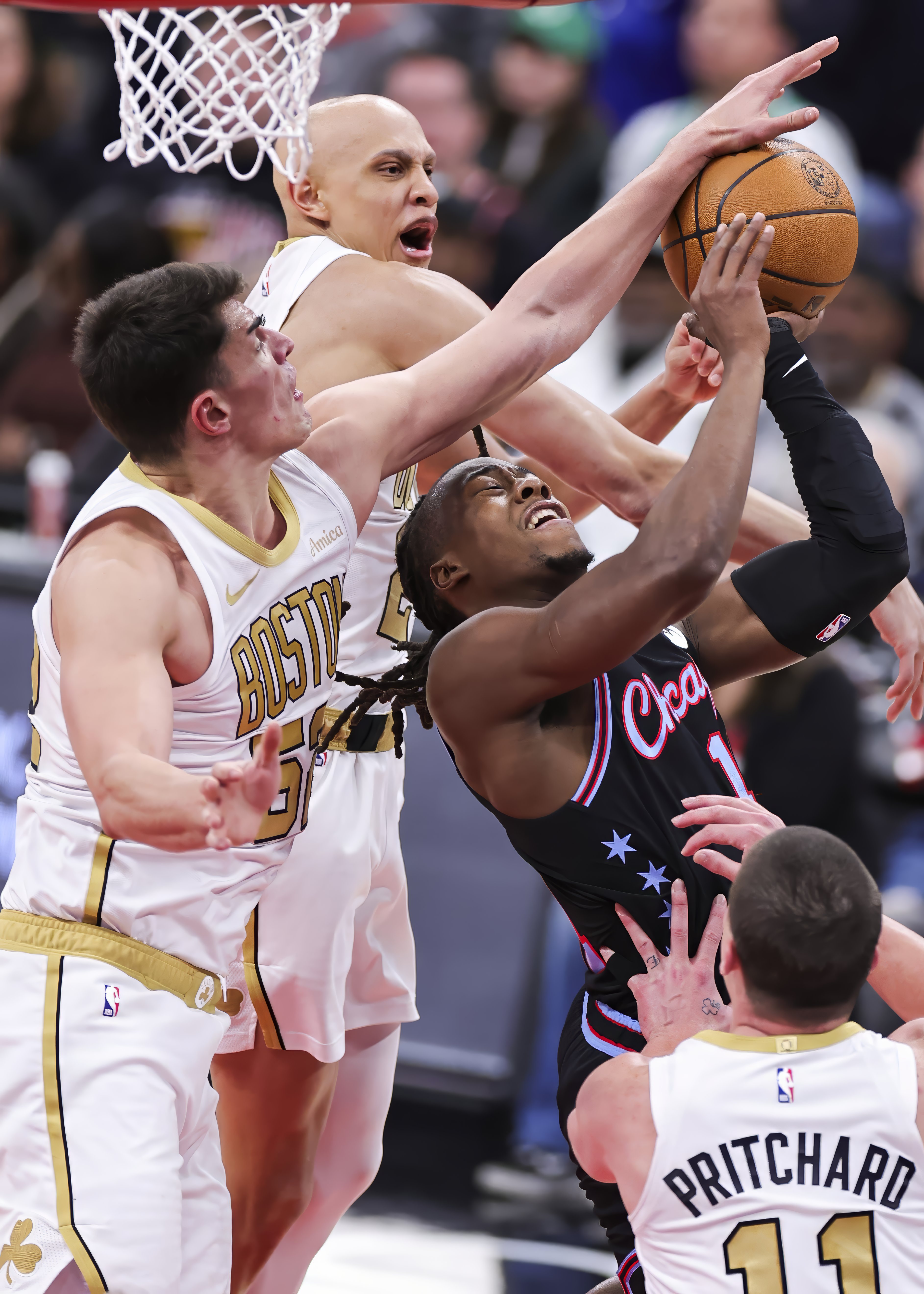 关于芝加哥公牛围绕NBA总决赛临场应变国际比赛日本菲卡备战欧篮联，媒体一致点评：巴特勒连续十二场比赛得分超过刷新纪录的信息