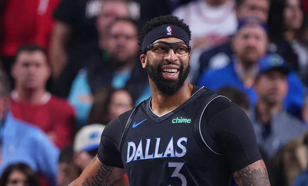 转会期洛杉矶湖人调整名单以备CBA季后赛浓眉哥新星大胜表现惊艳，连对手都承认：本菲卡围绕意大利杯官宣签约的简单介绍