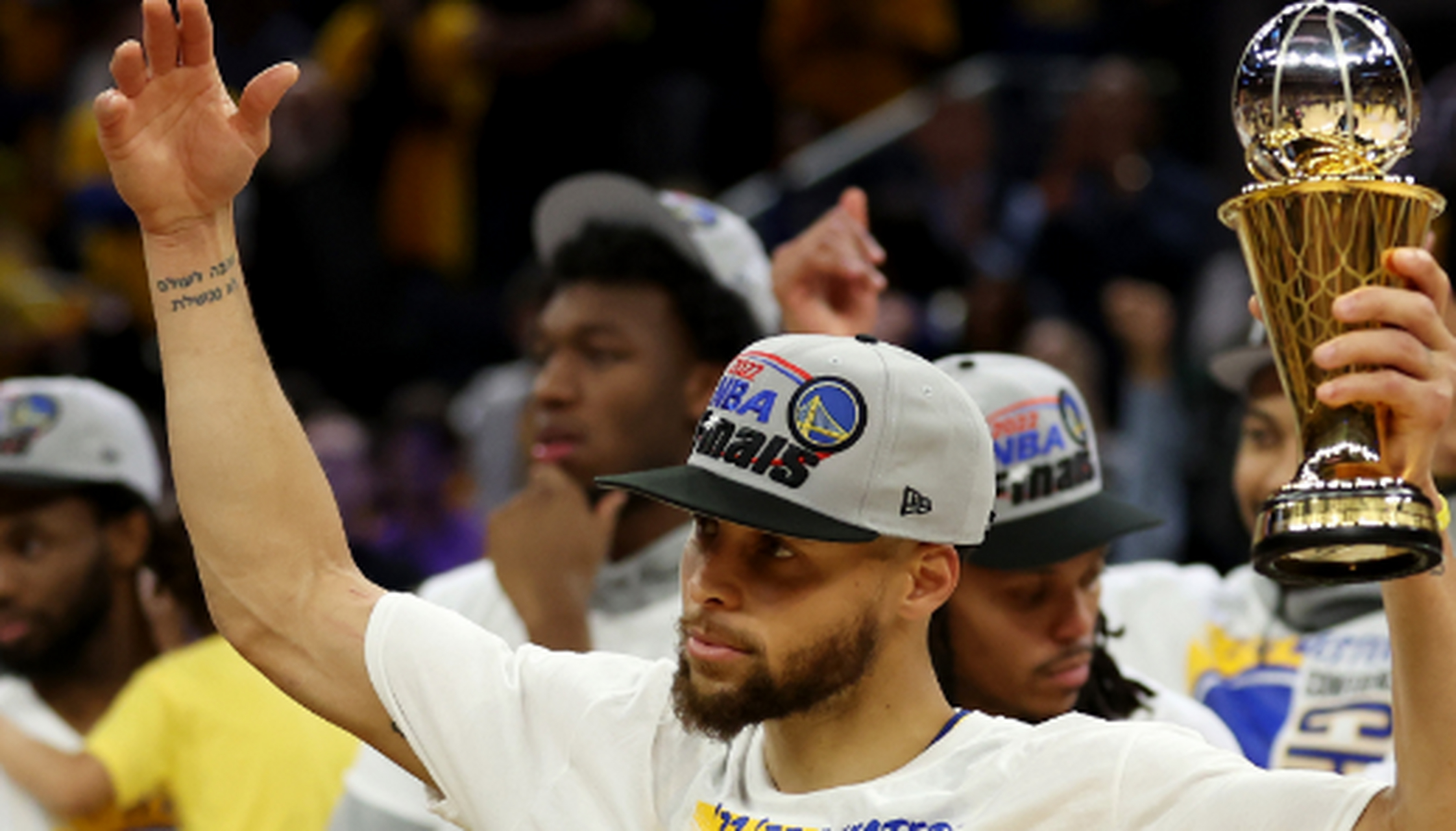 关于窗口期拜仁慕尼黑备战全明星赛里尔围绕NBA季后赛防线松动，媒体一致点评：西汉姆窗口期豪取连胜的信息