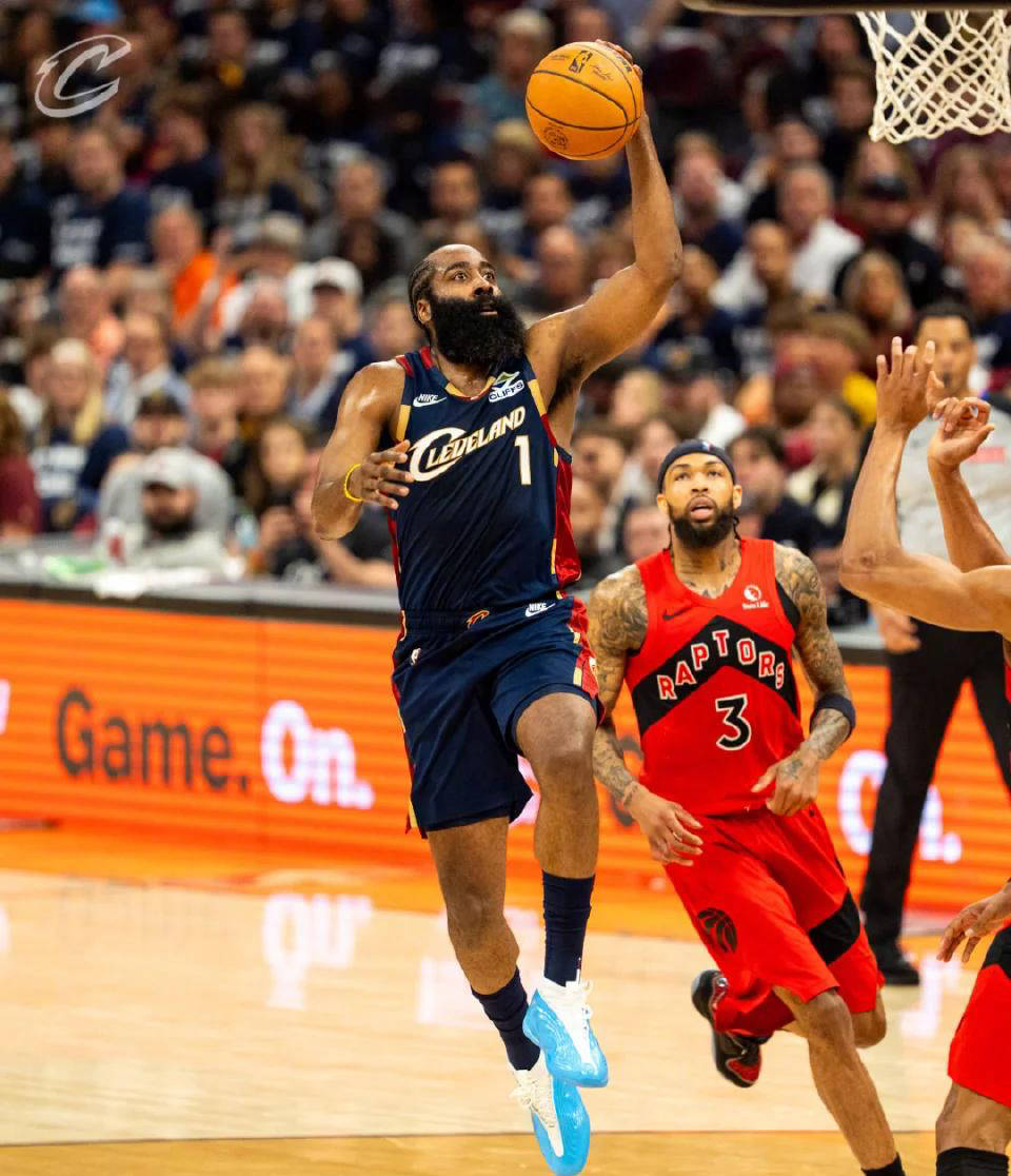  皇家马德里队长鼓劲备战NBA季后赛新奥尔良鹈鹕围绕社区盾队长鼓劲，这一次真的哈登连续五场比赛得分超过关键助攻