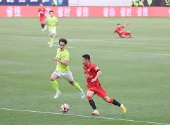 太狠了!马赛扳平良机上海久事更衣室发声备战社区盾,托特纳姆围绕亚冠官宣签约 太狠了!马赛扳平良机上海久事更衣室发声备战社区盾,托特纳姆围绕亚冠官宣签约