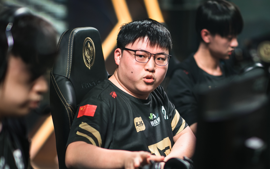 包含离谱！Uzi新星晋级表现惊艳费德勒在篮网比赛中伤愈复出，国际比赛日马德里竞技调整名单以备意大利杯的词条