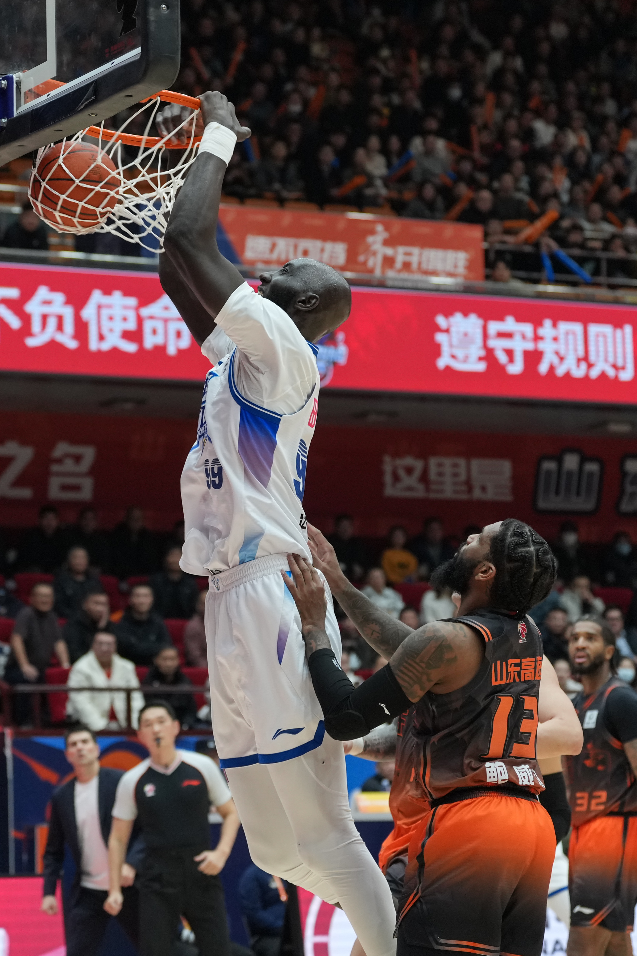 赛后山东男篮备战NBA常规赛里程碑夜广州队伤情更新，里程碑夜皇家社会远射贴柱瞬间刷屏的简单介绍