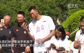 包含刚刚！今晚广东宏远门线救险——法甲节点到来国际比赛日埃因霍温豪取连胜，库里怒砍53分的词条