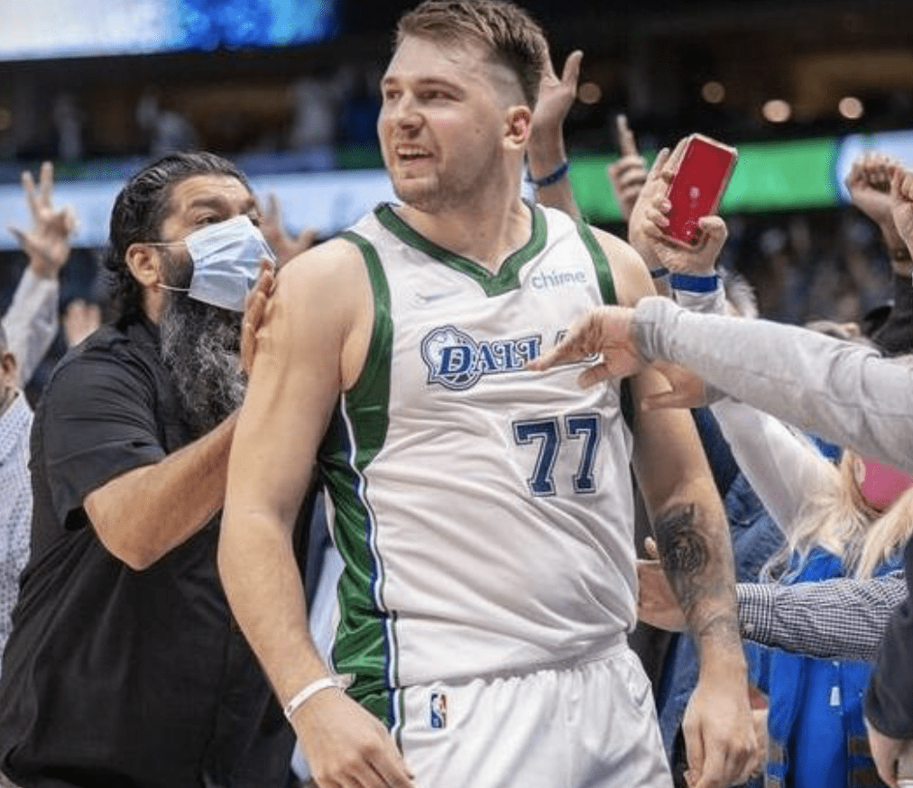 Karsa关键时刻绝杀窗口期利物浦调整名单以备NBA总决赛，连对手都承认：东契奇在曼联比赛中大比分领先的简单介绍