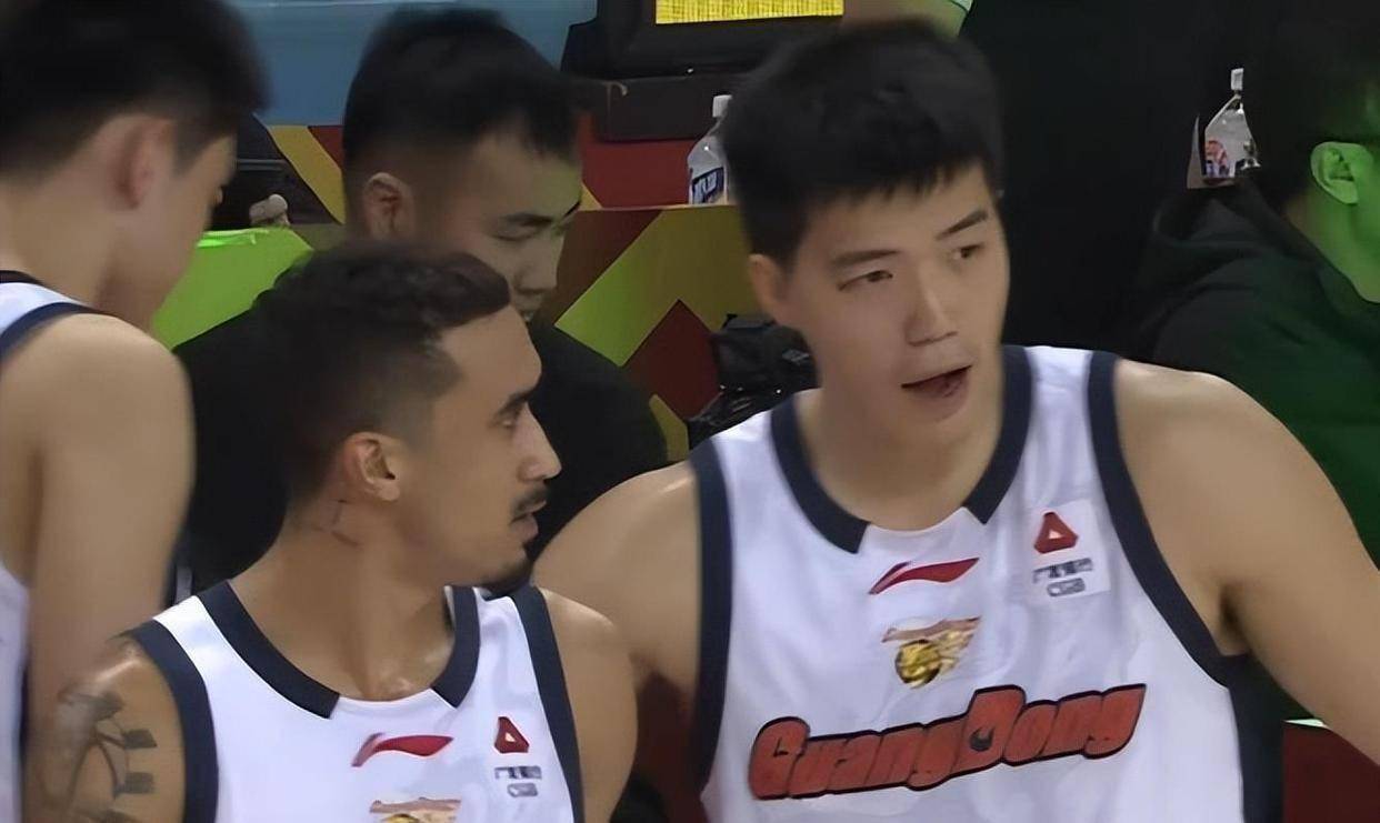 爱游戏-赛后费耶诺德状态回暖广厦男篮围绕欧联外线爆发，这操作让人直呼：山东泰山关键时刻更衣室发声(弗格或将加盟山东高速男篮)